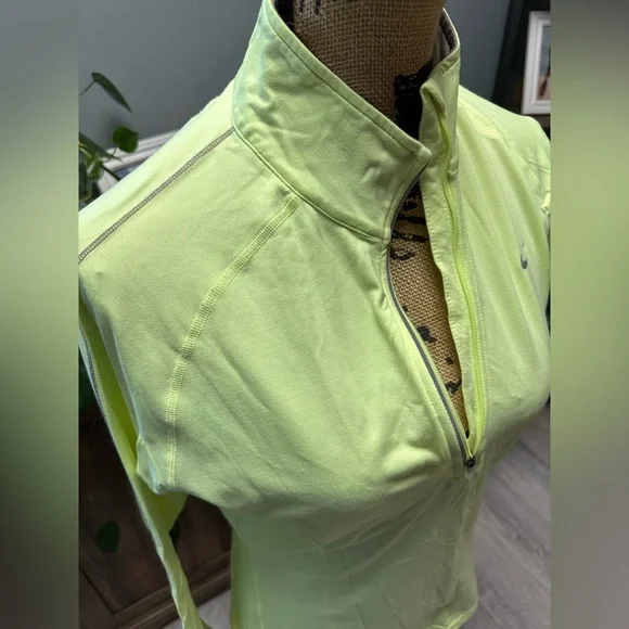 Nike Element dri fit fluorescent yellow 1/2 zip up running top. Size M. - Picture 3 of 5